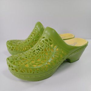 Dansko Women Size 39 USA 8.5 Pippa Lime Green Molded Rubber Clog Floral Shoes